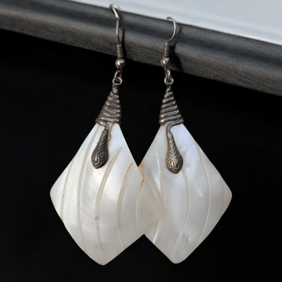 🐍 Vintage mother of pearl snake earrings - Picture 1 of 6